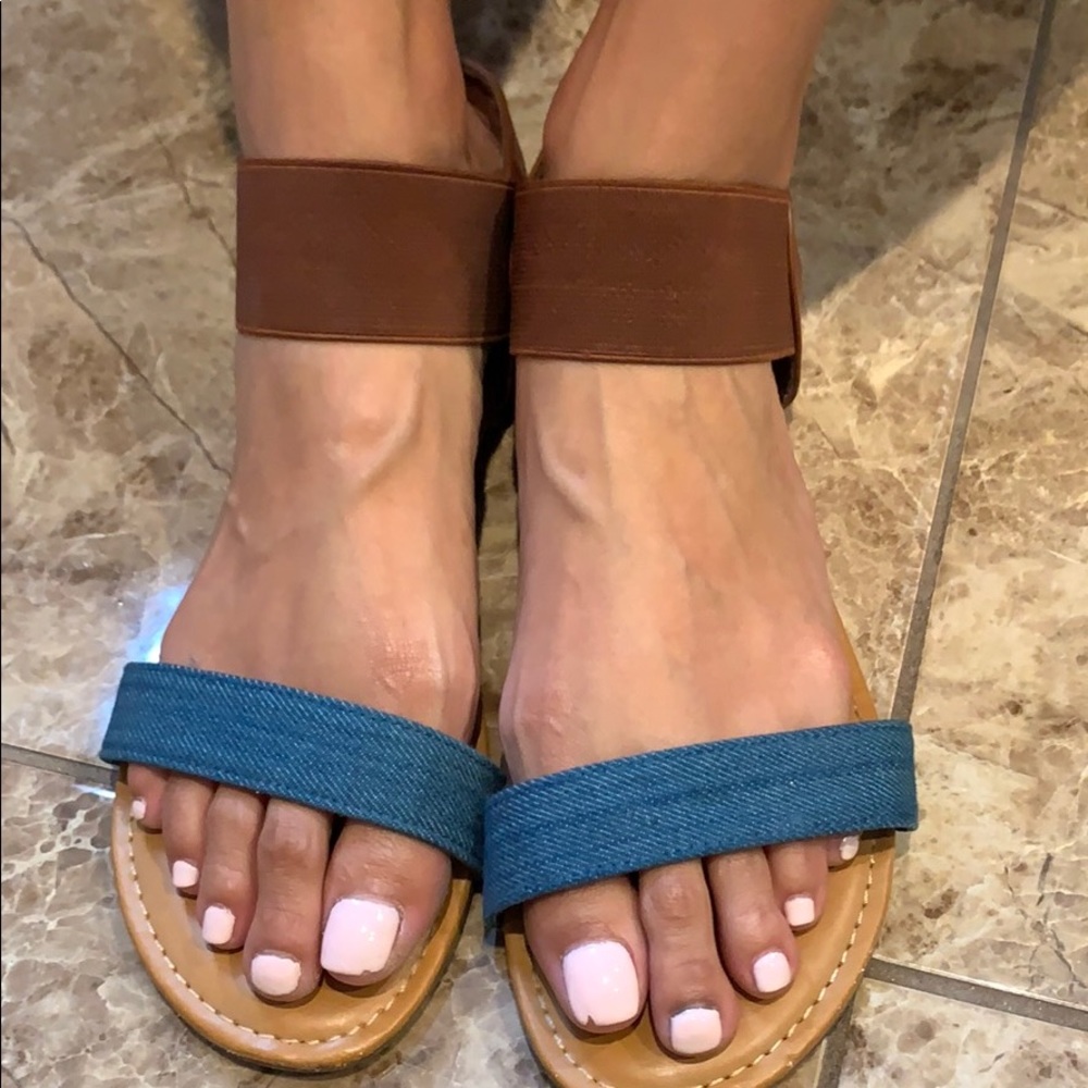 Jean and brown sandals
